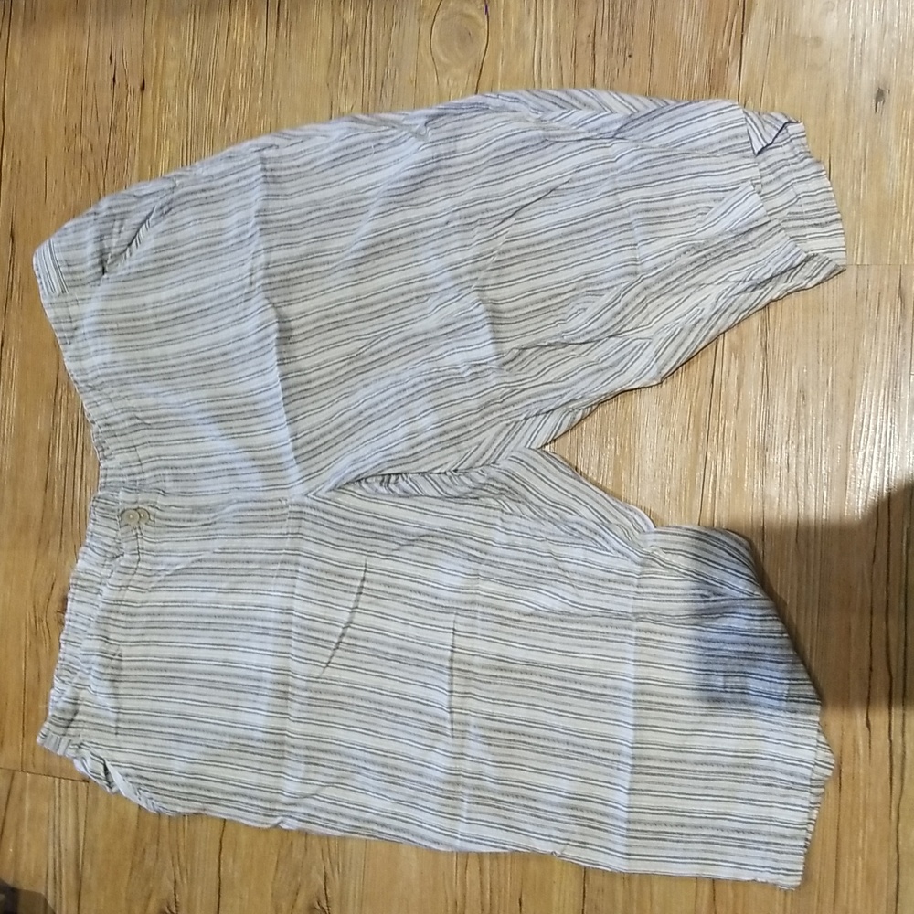 Avenue linen blend capris side pockets elastic back waist.  Sz 22/24